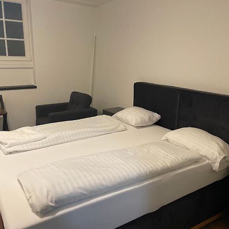 Lindas Beauty Hostel Zurich Bagian luar foto