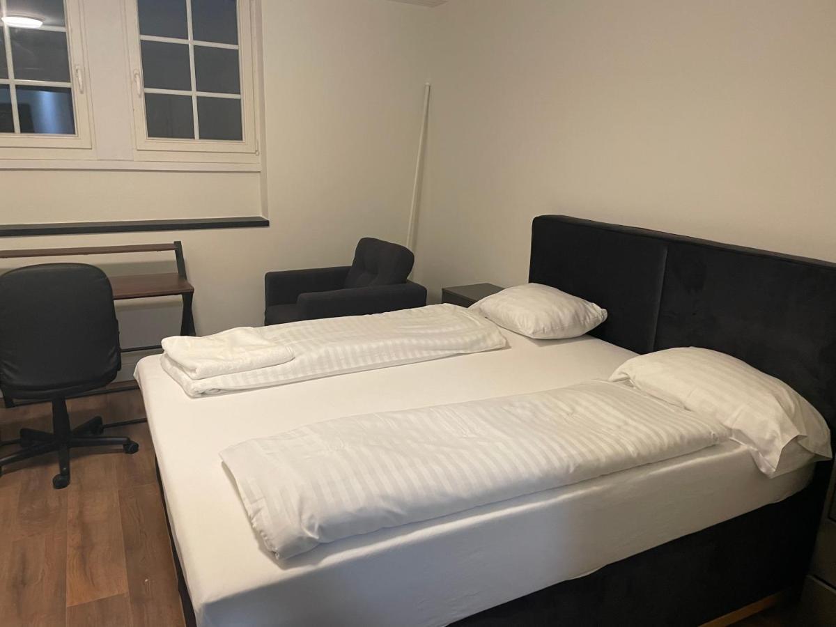 Lindas Beauty Hostel Zurich Bagian luar foto